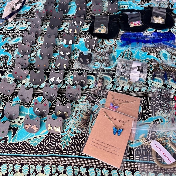 ✨ Mystery Jewelry Bundle – 20 Items ✨ - Picture 9 of 10
